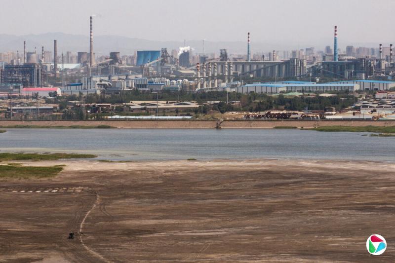 中国包头的钢铁厂、化工厂和稀土冶炼厂,摄于2024年6月。