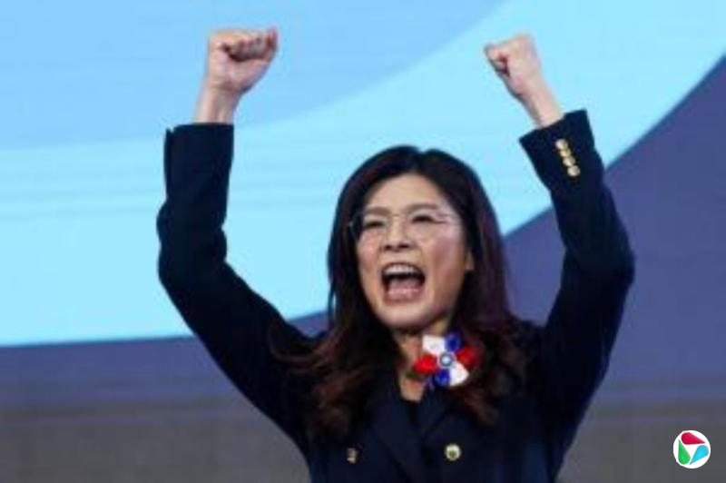 胡锡进:郑丽文当选成为台湾政治生态新风向标