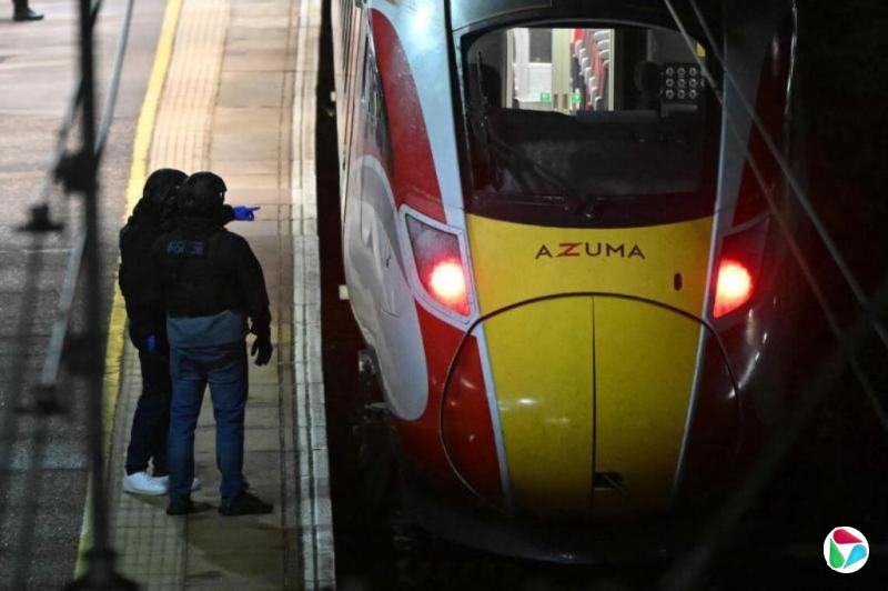 英国火车持刀伤人案非恐袭 落网两嫌犯为英国公民