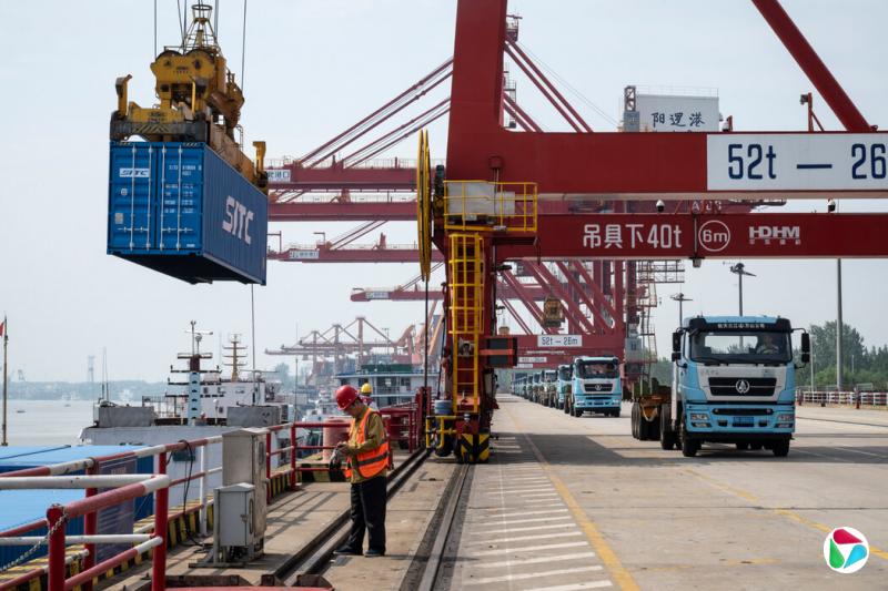 特朗普政府同意暂停一项新规,该规定原本将限制与被视为国家安全威胁的外国公司进行贸易。