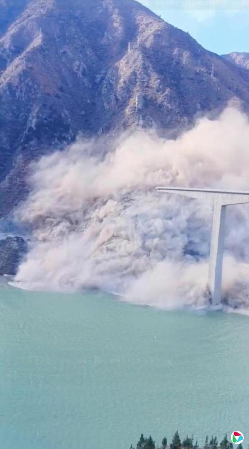 仅建成10个月 四川马尔康市红旗特大桥垮塌