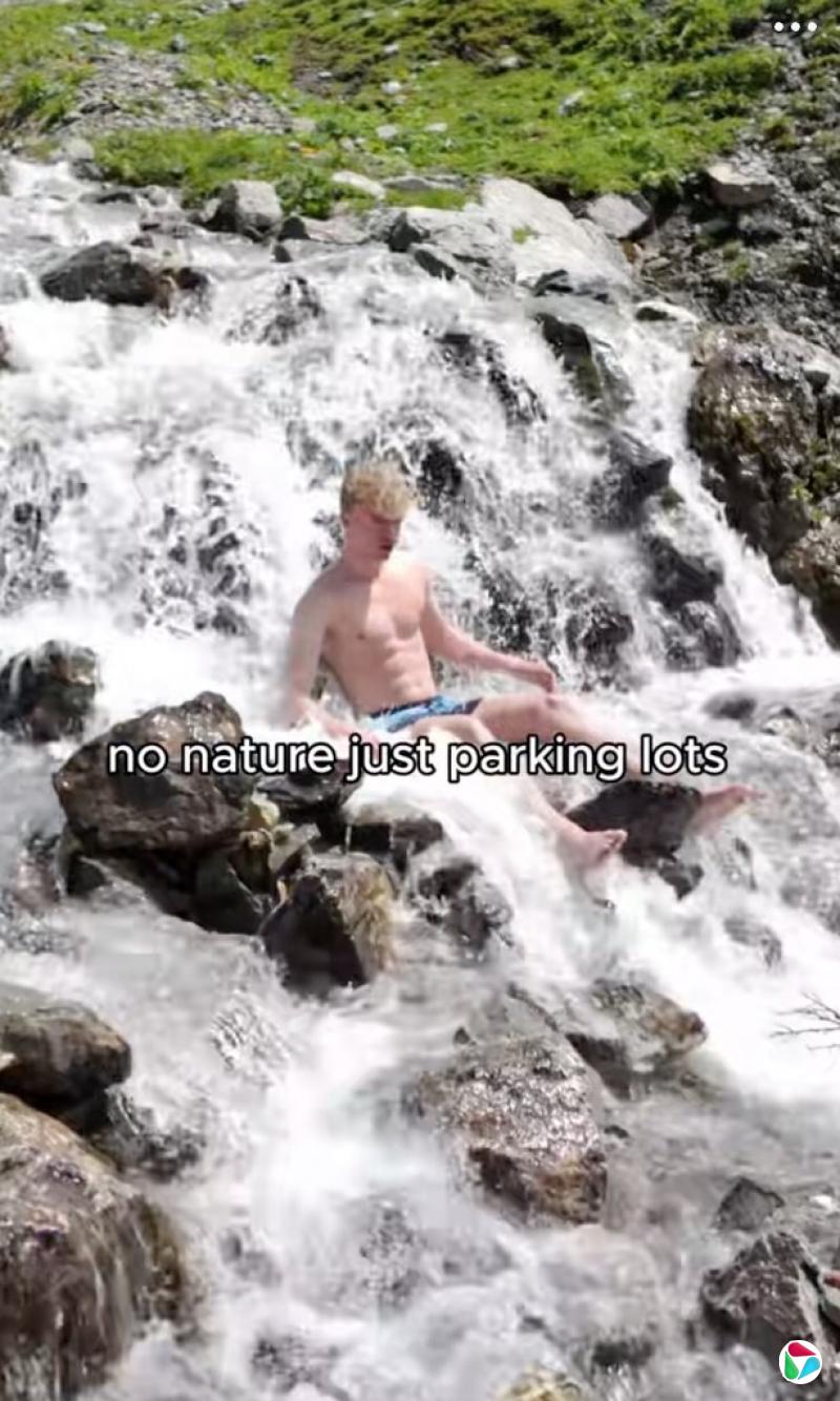 在Reddit及各大社交媒体平台上,雅尼斯·格罗斯在TikTok上讽刺美国梦的视频引发了激烈讨论。