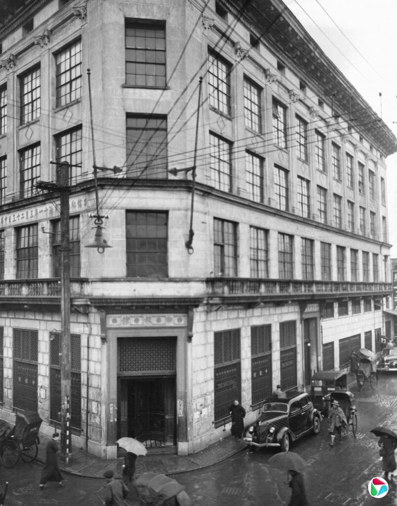 1947年,规模庞大的《纽约时报》上海分社就位于这栋大楼内,这里也是一家中文报纸的总部。