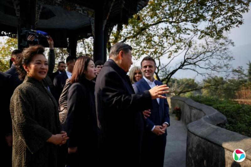 中法元首成都进行友好交流 同意保持密切沟通