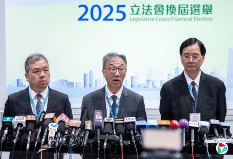 港选管会:社会气氛沉重 能有130多万人投票实属不易