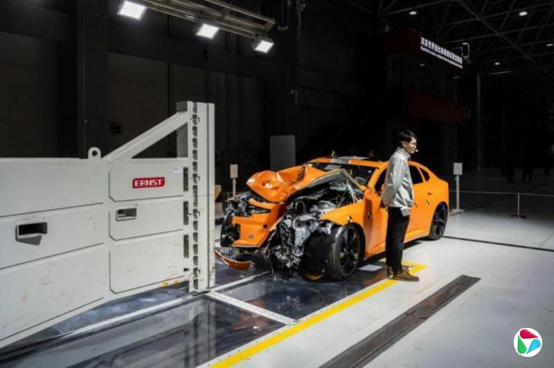 中国车企吉利启用全球最大汽车安全测试中心