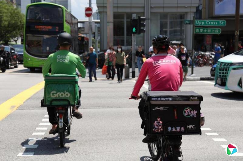 傅丽云:体谅在缝隙里 努力求存的人