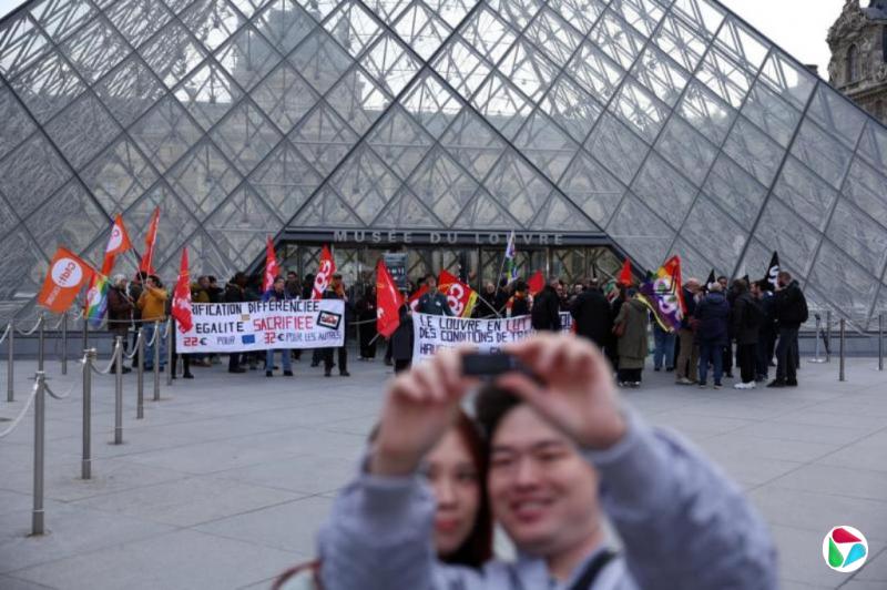 巴黎卢浮宫因罢工一度闭馆 博物馆周三部分重开