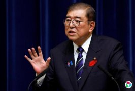 �ձ�ǰ����ʯ��ï�������ձ�ӵ�ˡ�����