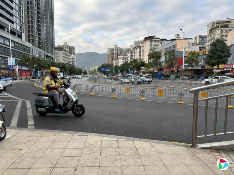 ����Ͱ������Ӿ�AI�����������й������г�