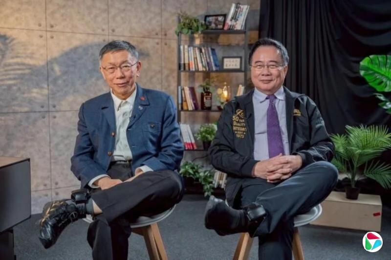 蔡正元同框柯文哲 两人合影秀电子脚镣