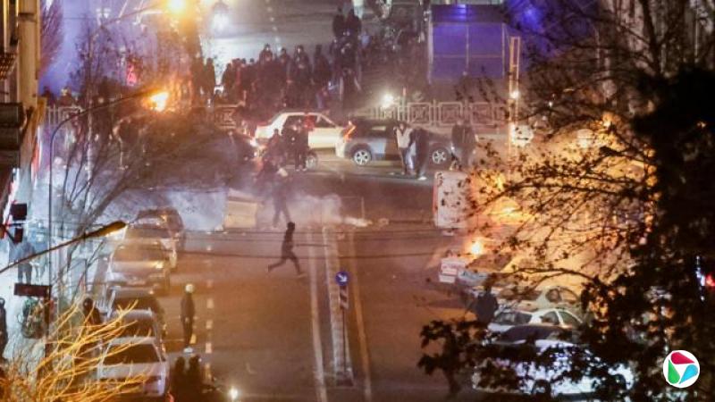 ҹĻ�µĽ־��������߾ۼ���ͣ�ŵ�������Χ�����Կ�����������Ⱥ�����м�����㡣