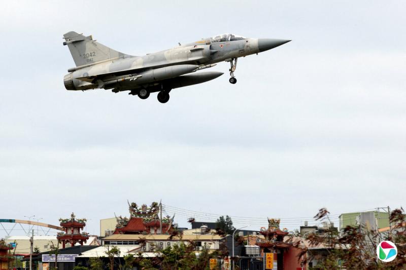 �й��ڸõ������о�����ϰ�ڼ䣬һ��̨��ս����׼�����䡣