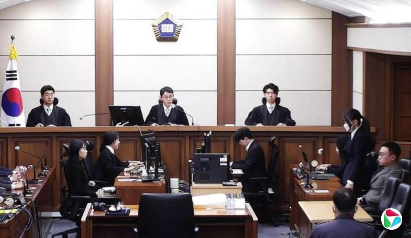 ����ǰ��һ���˽�ϣ���װ�һ���о��������