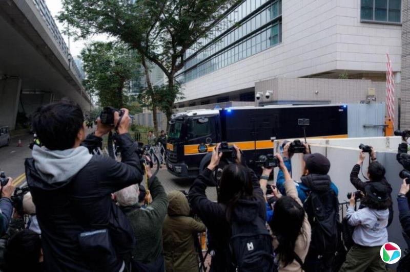 �й�פӢʹ�ݴ�Ӣ����˫��ֹͣ�����ﷸ