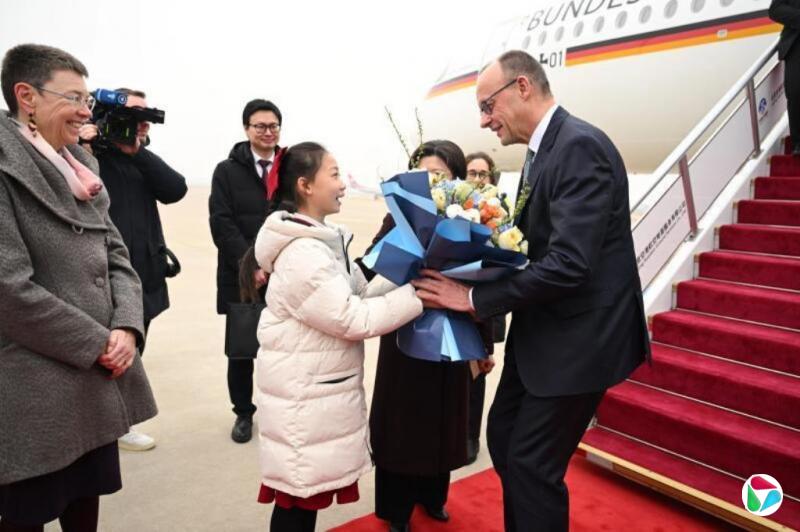 默茨:德希望深化对华经济交流 确保公平合作