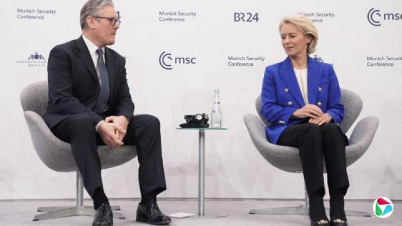 欧盟委员会主席乌苏拉·冯德莱恩与基尔·斯塔默