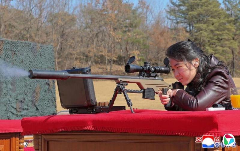 朝鲜罕见公开金珠爱射击照 接班人信号再引关注