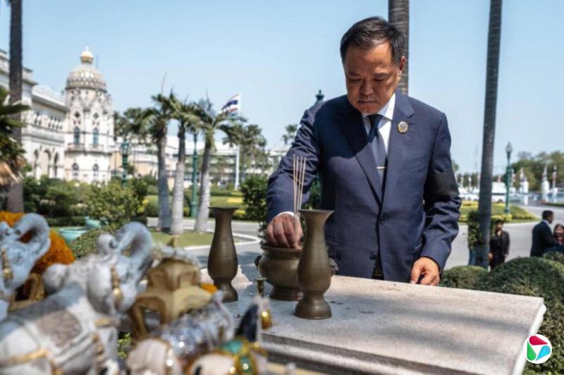 提迪南·邦素提拉格:泰国的保皇派右转