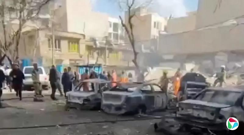 ����ͼƬ�����罻ý�壬����·͸���ʵ����ʾ��������ɫ�з�����Ϯ��º������ֳ������