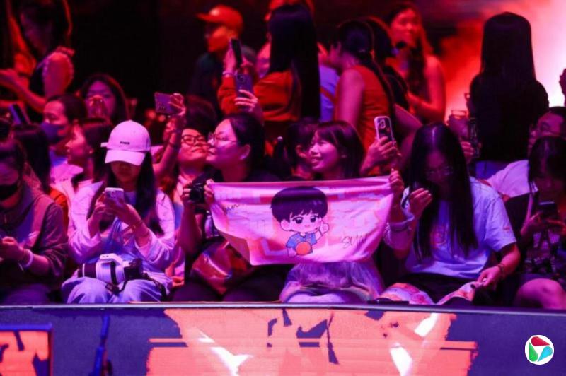 �й������ֳܾ�����������������Ȧ����