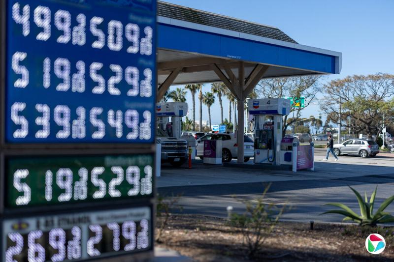 ���ܣ������������ݿ���˹�͵��е����ͼ۸���ͻ��ÿ��������Ԫ��