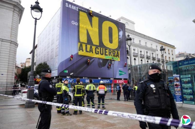 ����������פ��ɫ�д�ʹ