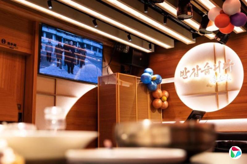 �����ձ�ʾ����������������Ի�֮�� ���������볯�ʽӴ�