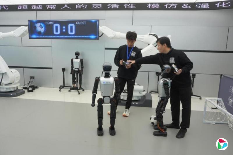 河南首家人形机器人4S店开业