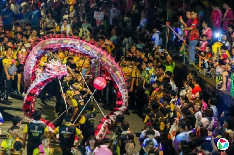 朱立新:跨堤过年 绕境也妆艺