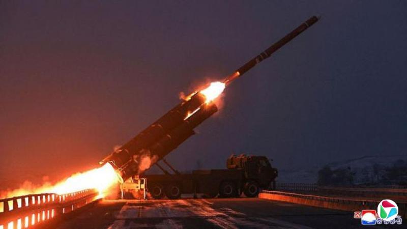2025年12月,朝鲜在一次演习中于夜间发射一枚远程战略巡航导弹。