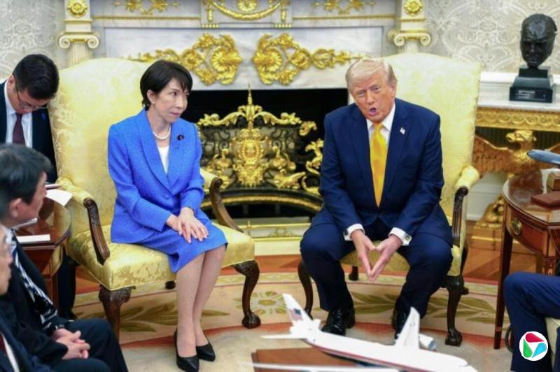 ��ף�ۣ�����������ñ�� ������ȴ��͵Ϯ�������Ц