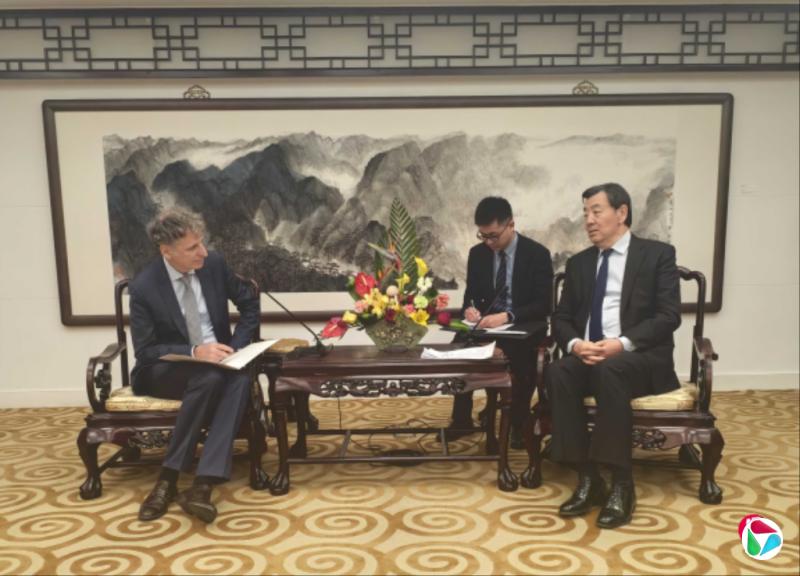 �й��ж�������ʹ����ɫ��פ����ʹ����