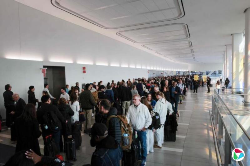 美机场安检排队时间创新高 资金短缺令TSA陷入用工荒