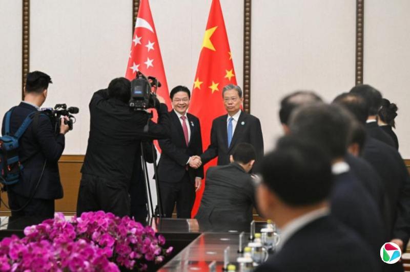 黄总理:新中关系处于极佳状态 盼加强自贸港联系