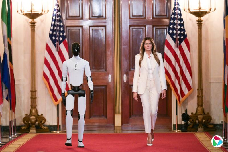 第一夫人梅拉尼娅·特朗普与人形机器人“Figure 3”,该机器人由人工智能机器人公司Figure AI研发。