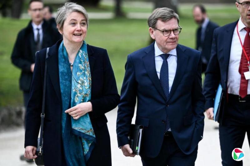 Ӣ��ǣͷ���� ������ʩѹ�����ؿ�����ľ�Ⱥ�Ͽ