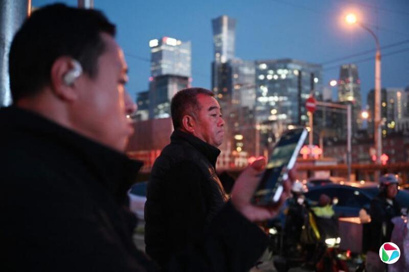 房山传发生推土机撞人事件后 北京多区市集停摆