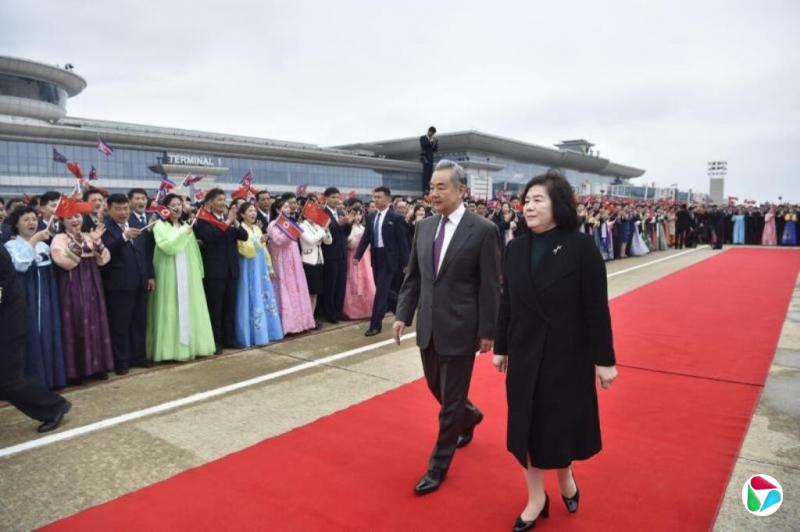 ����ʱ������ó� ѧ�ߣ�������ͼ�ָ��Գ�Ӱ����