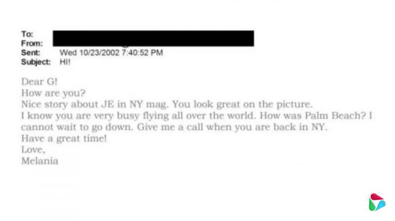 一张梅拉尼娅·特朗普·2002年10月23日发给麦克斯韦的邮件内容截图,上面写着:亲爱的G,你好吗?关于你和爱泼斯坦在纽约杂志上的故事很好,照片上的你看起来很好,我知道你最近忙着在全球各地飞来飞去。棕榈滩怎么样?我迫不及待去一次。等你回纽约了,给我打个电话。玩的开心!爱你的,梅拉尼娅。