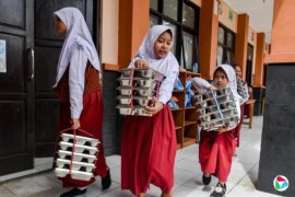 <b>�����ظ壺��ԴΣ�����ز���ѹ�� �����������Ӫ���� ���ӳԱ�����ȴ�Խ�</b>