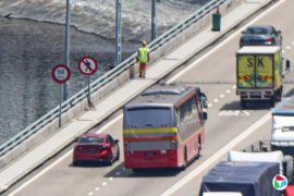 �����壺�����ϵ�ֽ�ϻ�