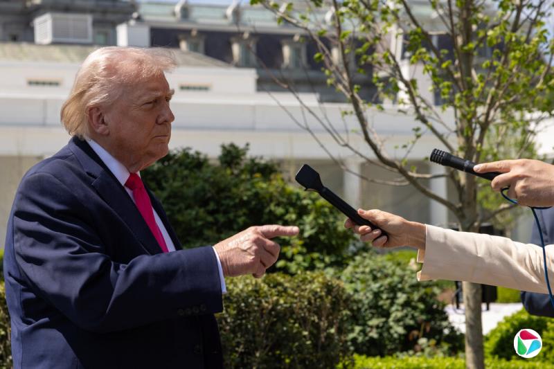 ����ͳ�������������ڰ׹��⡣������ʿ�ƣ����Ķ���̬�ȴ�ʹ���ڸı���������