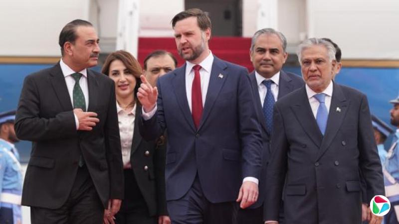 ��������ͳ��˹���У��ڵִ������ʹ�Ա��̸����ͻ�˹̹��������˾���½���ܲ�ı������ķ?�����Ԫ˧���󣩣��Լ��ͻ�˹̹���������⽻�����º�Ĭ��?��ɳ��?���һͬ����