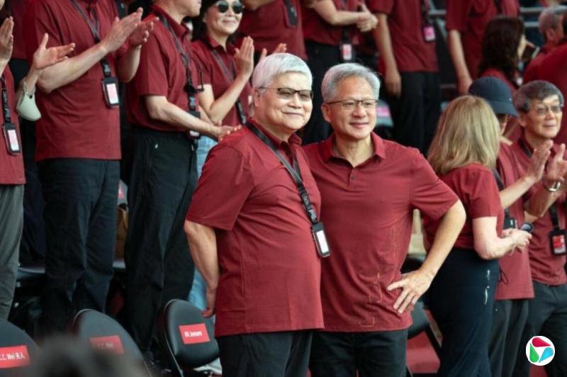 黄仁勋出席台积电运动会:Blackwell需求强劲