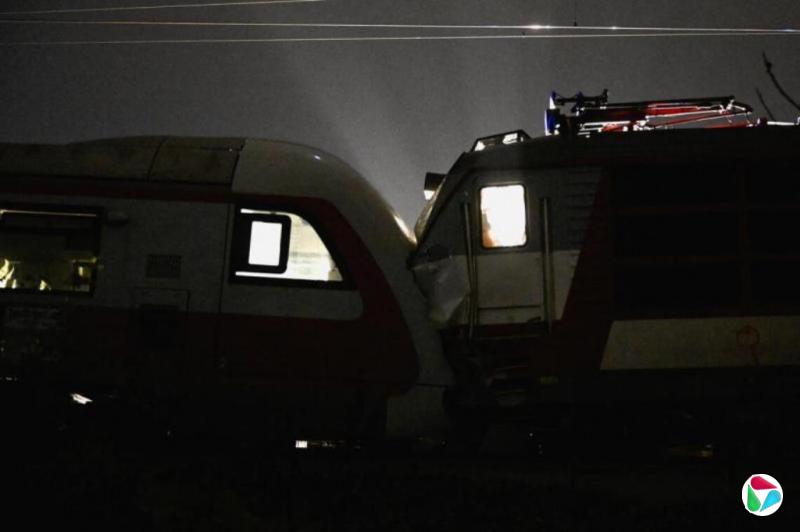 斯洛伐克首都附近两列火车追撞 11人送院