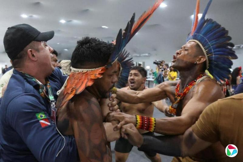 抗议者闯入联合国气候大会 与保安发生冲突