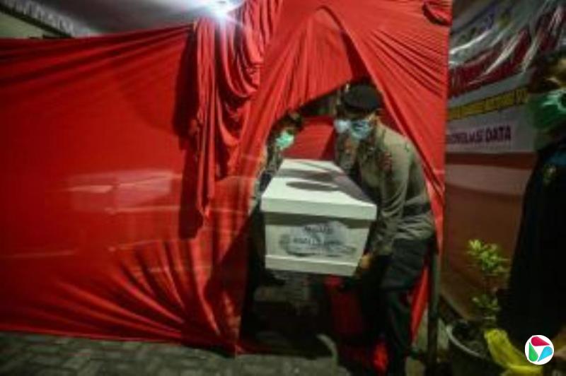 印尼多所学校倒塌 引发教育预算分配担忧