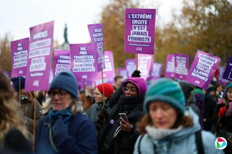 法国数千人游行 抗议针对妇女暴力