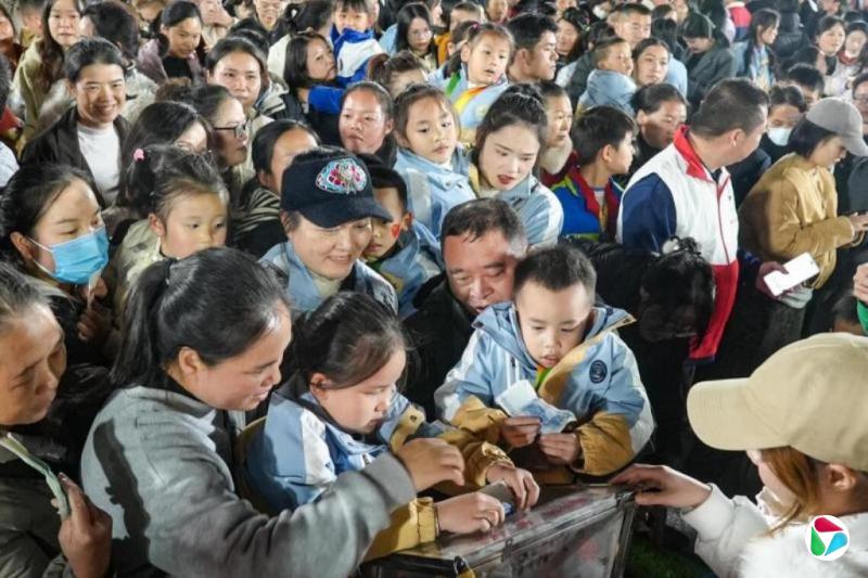 大火烧出香港治理“大陆化”现象?学者:不理性